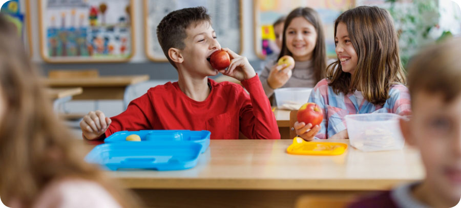 Kids in classroom eating apples